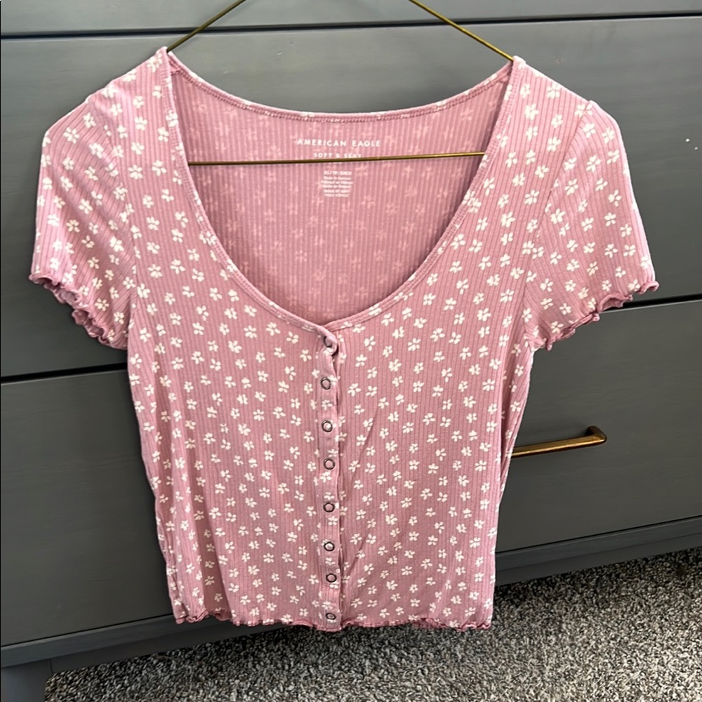 American Eagle Outfitters Mauve Floral Button-Up Tee